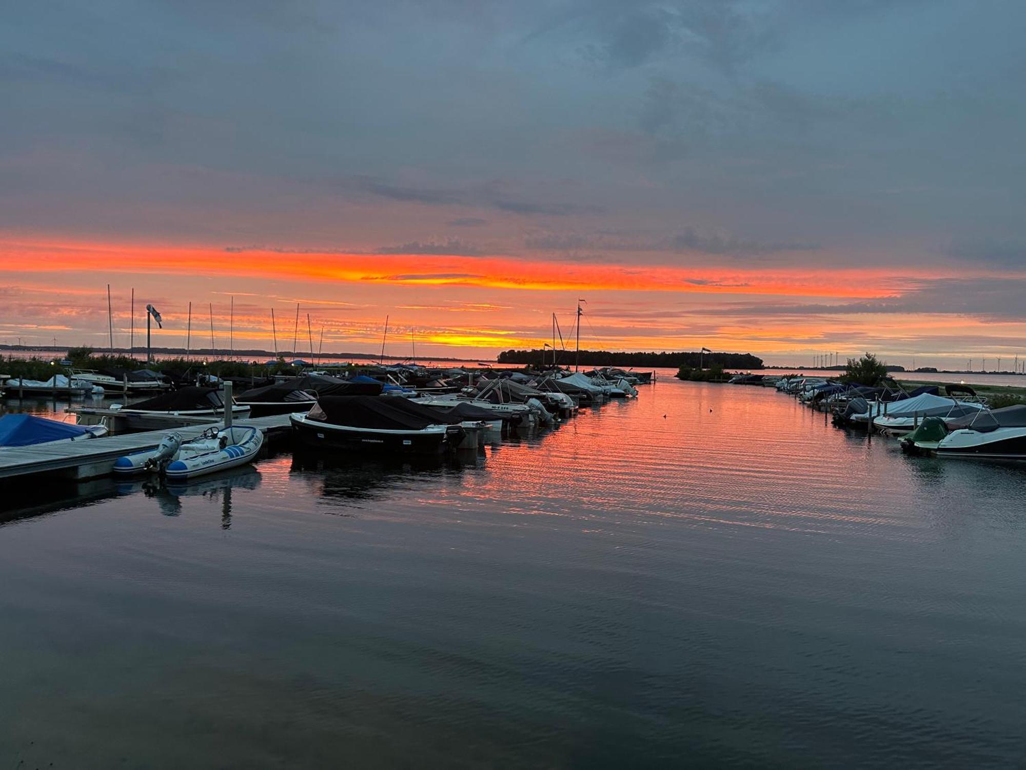 Traum Ferienhaus Mit Dachterrasse Am Veluwemeer Hulshorst Bagian luar foto